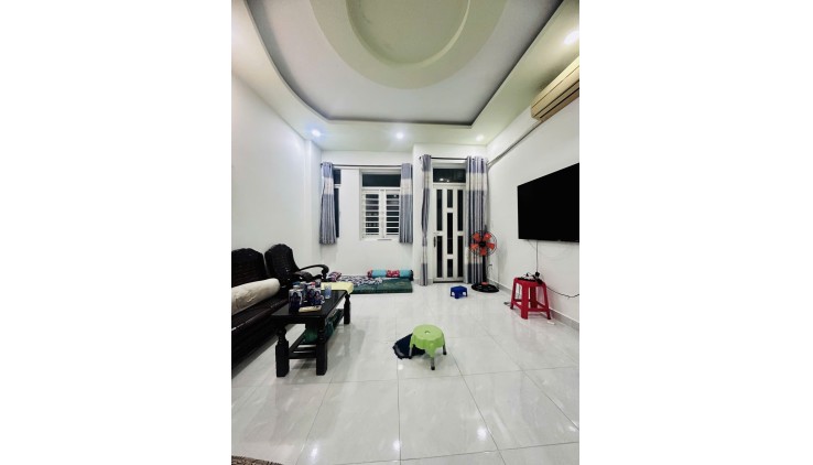 GẤP BÁN! Chỉ 5.75 TỶ TL! 92M², 2Tầng/4PN, HẺM XE HƠI, Thống Nhất Gò Vấp!